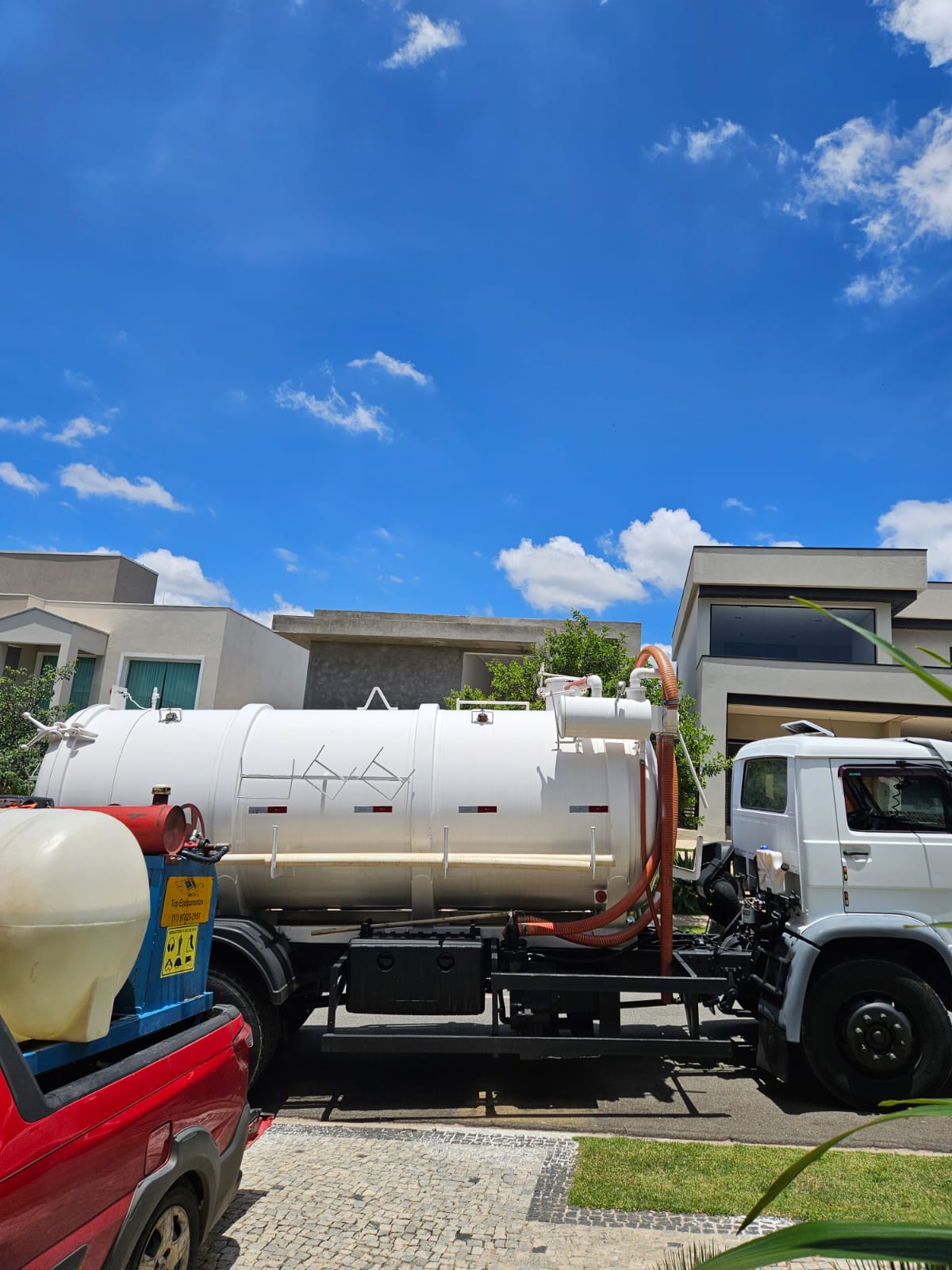 Equipe Desentupidora Excelente - Profissionais trabalhando